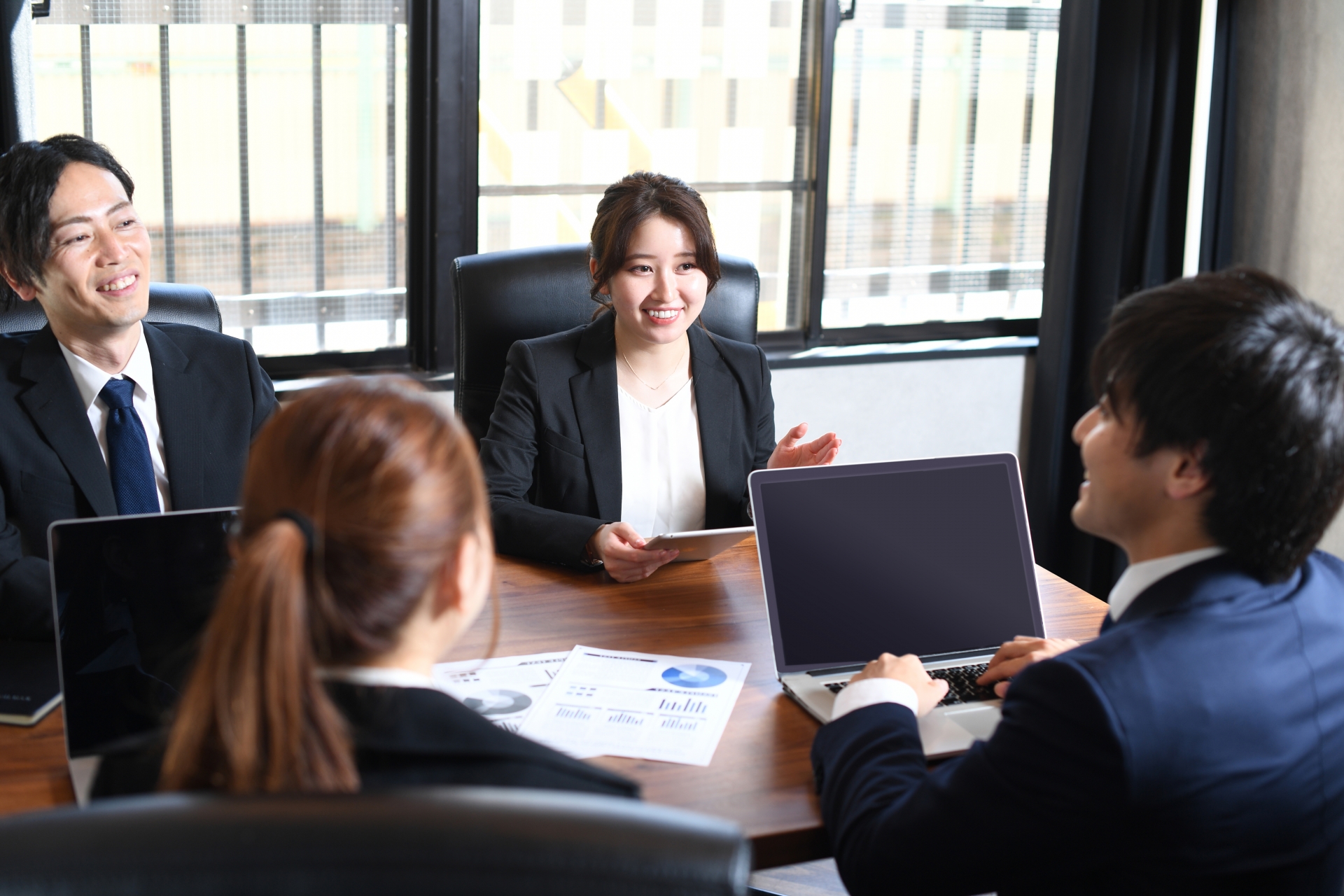 MakeCareer合同会社 の正社員 広報 接客求人イメージ